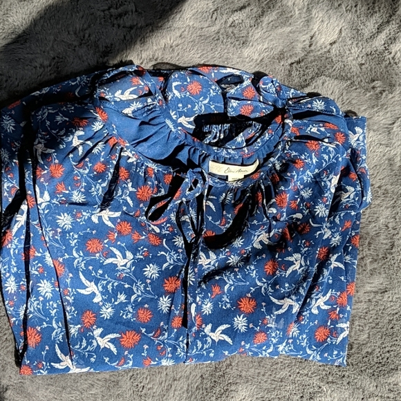 🔥🔥🔥 blue peekaboo should top with sheer sleeves - Picture 2 of 4